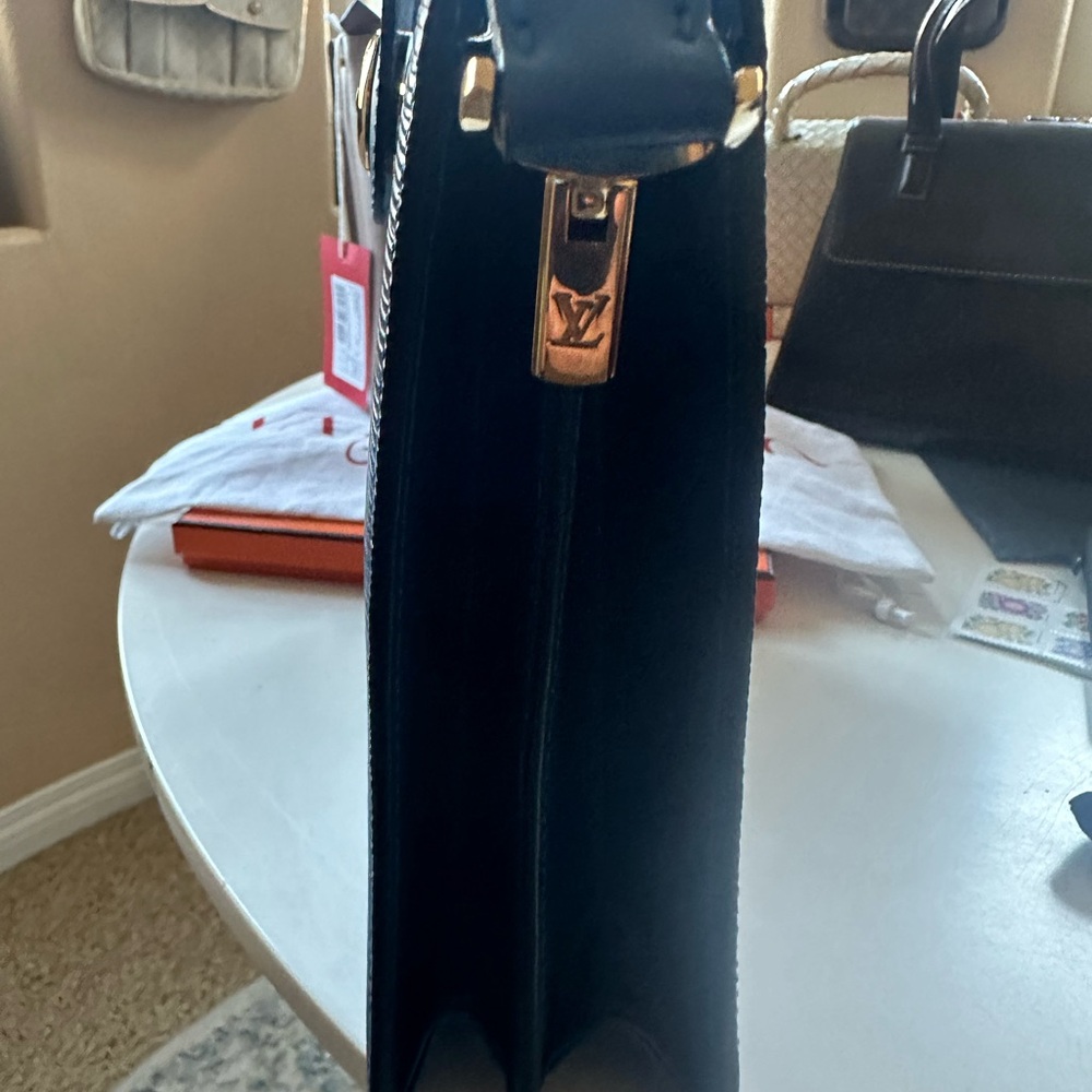 LV BLUE Epi Capucines - Picture 8 of 15